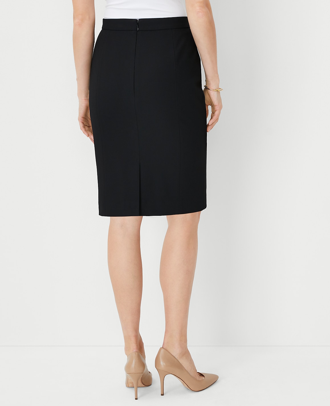 The Petite Seamed Pencil Skirt in Bi-Stretch &mdash; Curvy Fit