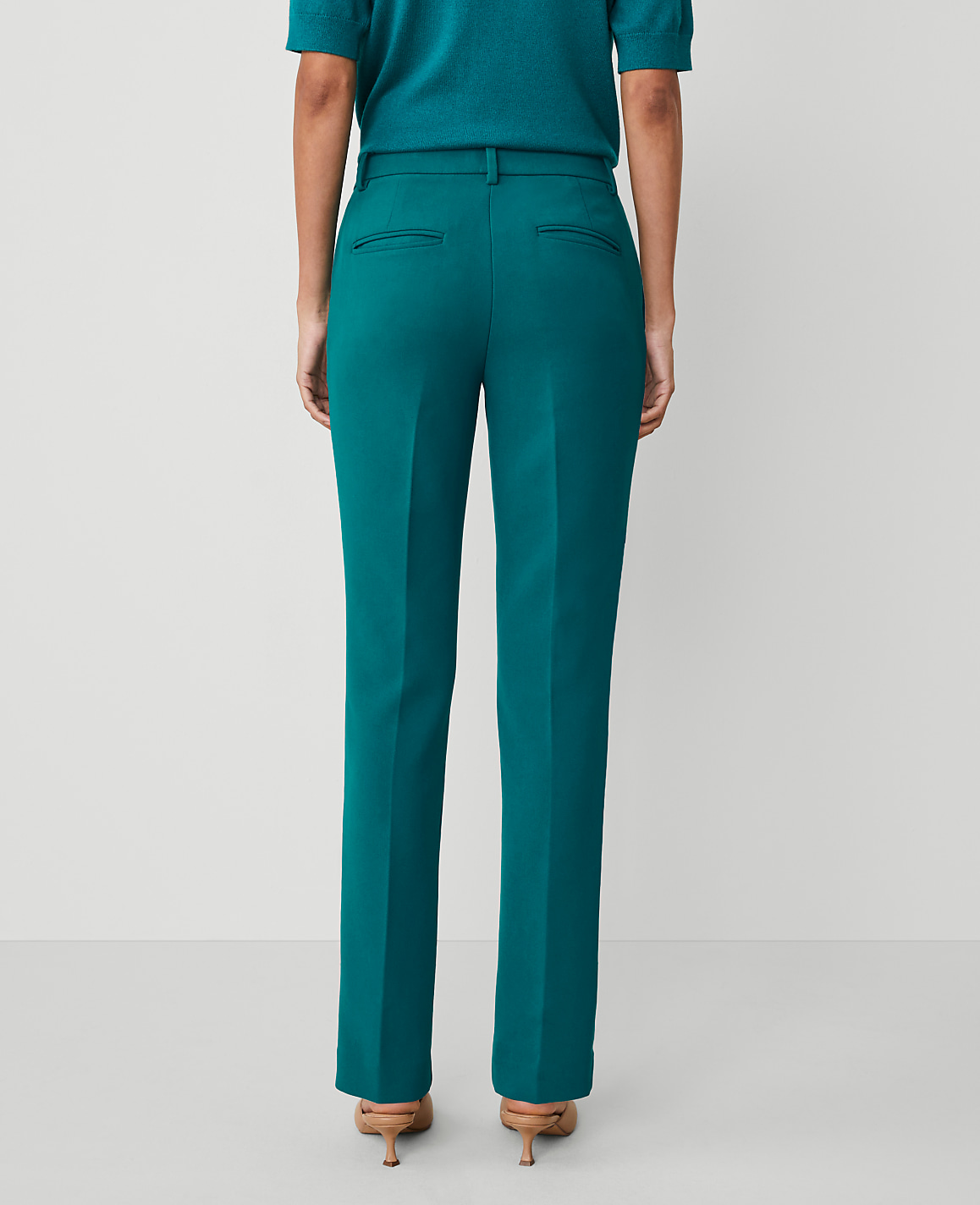 The Petite Sophia Pant &mdash; Curvy Fit