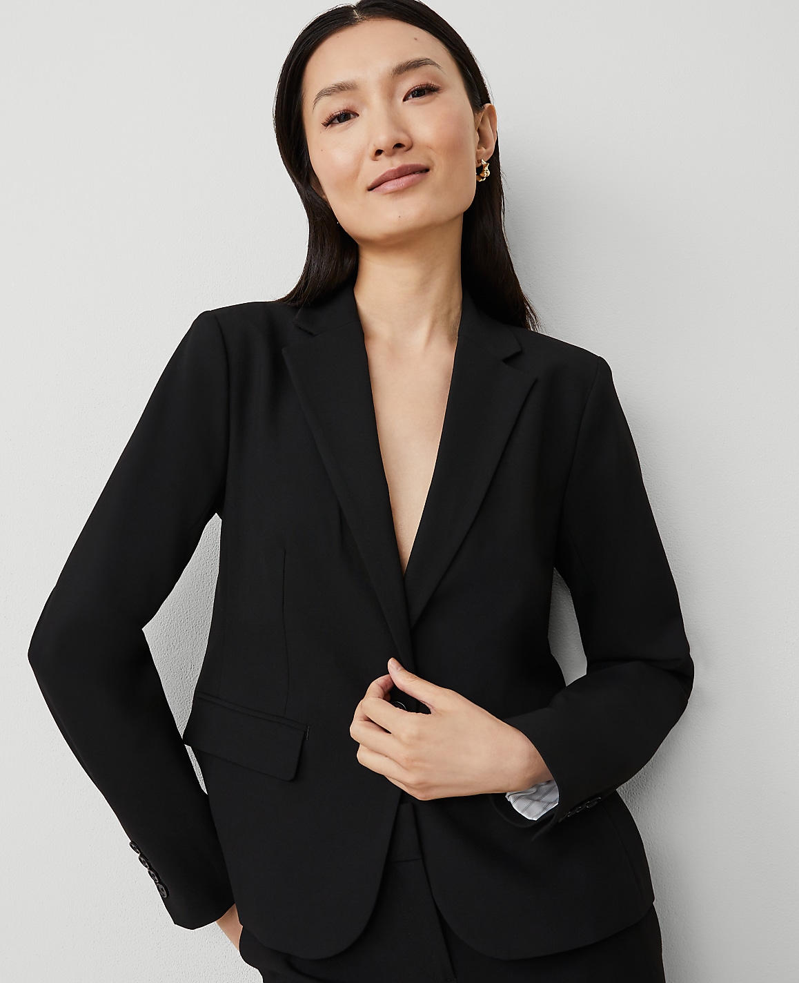 The Petite Notched Single Button Blazer in Seasonless Stretch