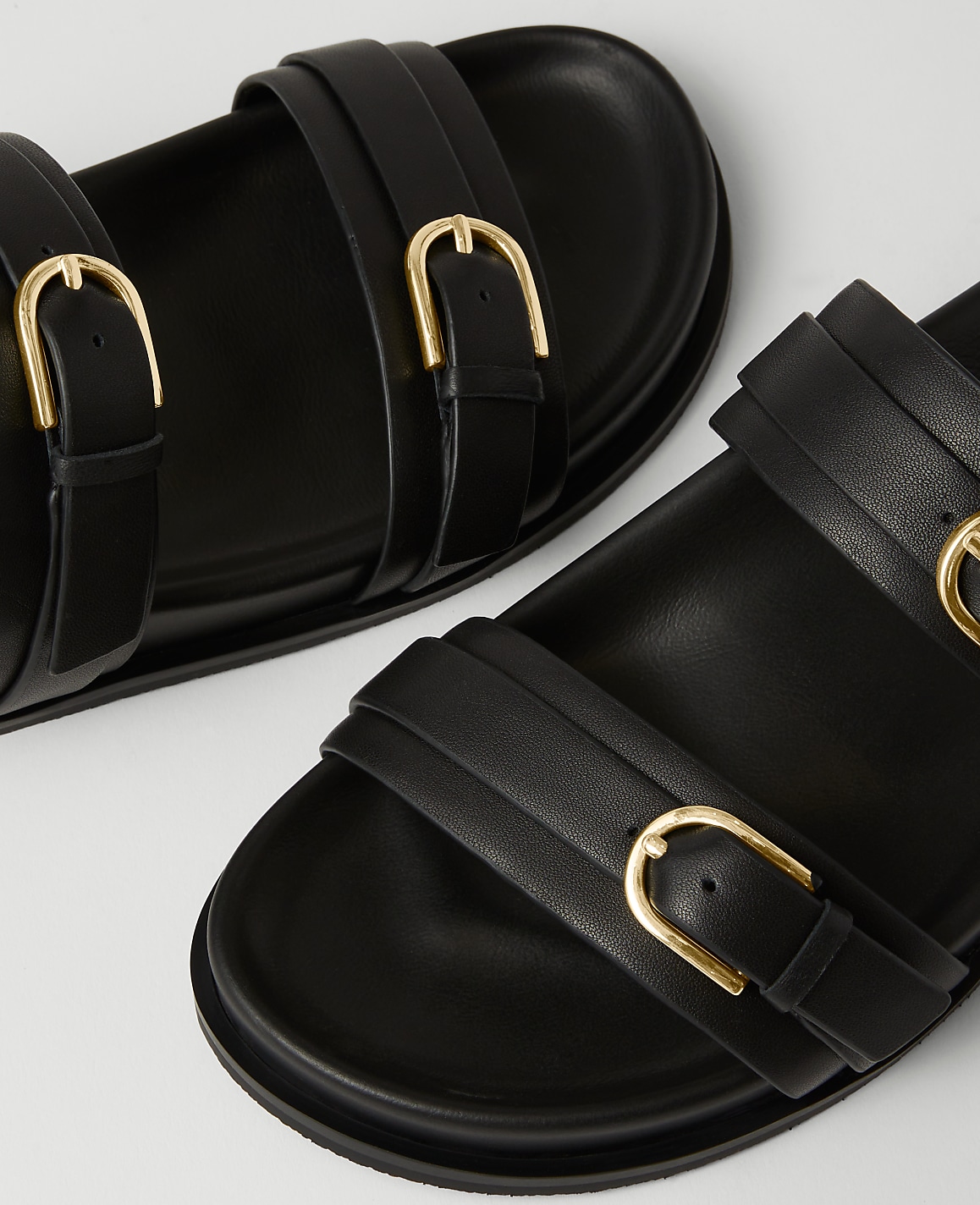 Weekend Collection Buckle Leather Sandals