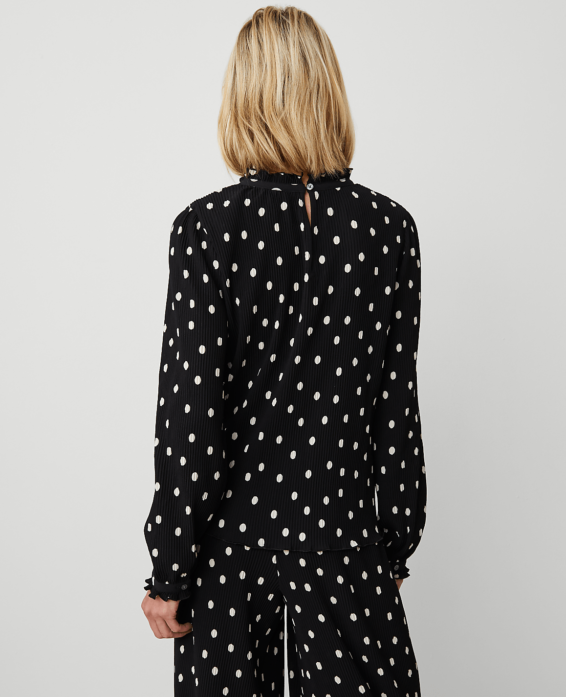 Dotted Ruffle Popover