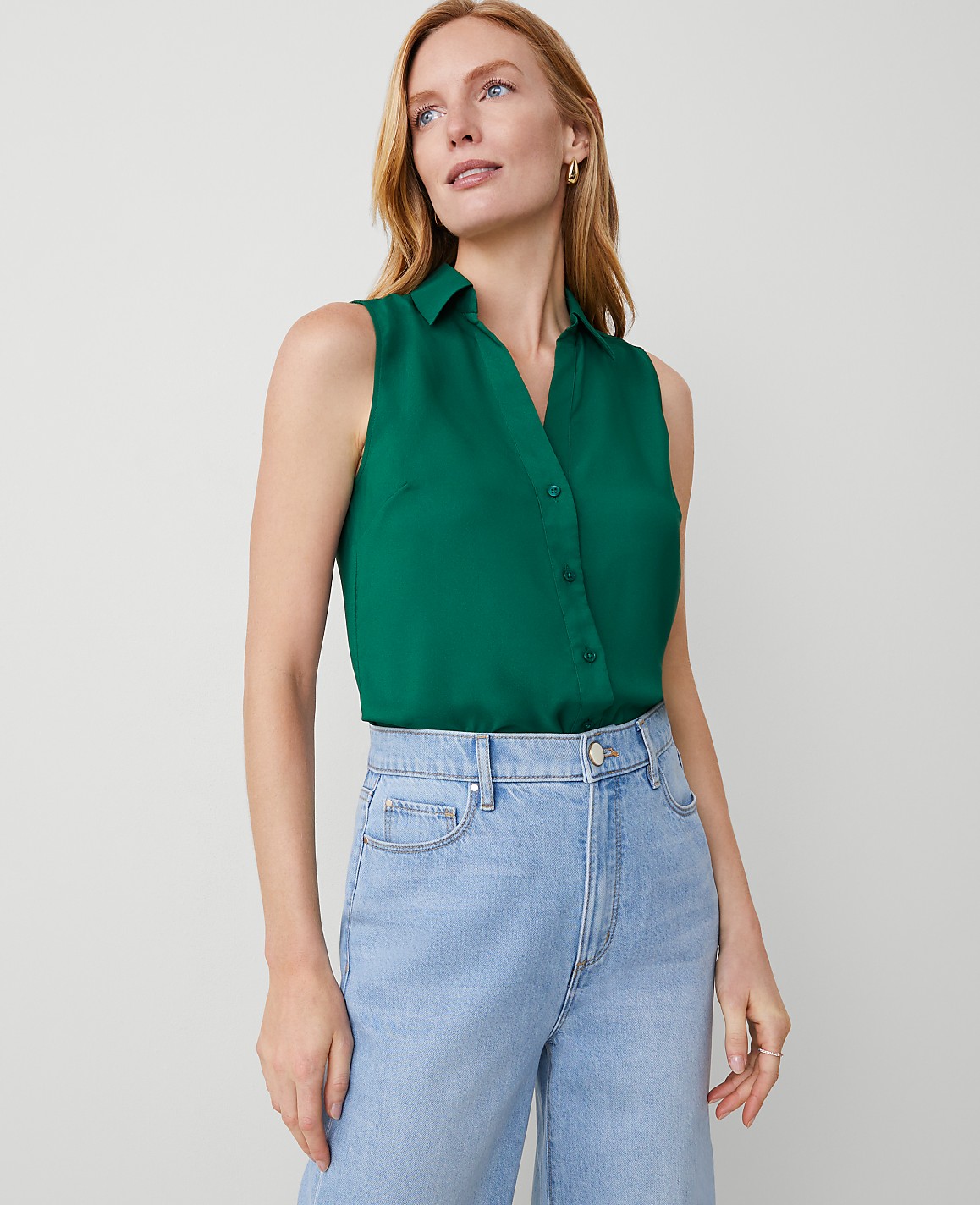 Sleeveless Essential Shirt