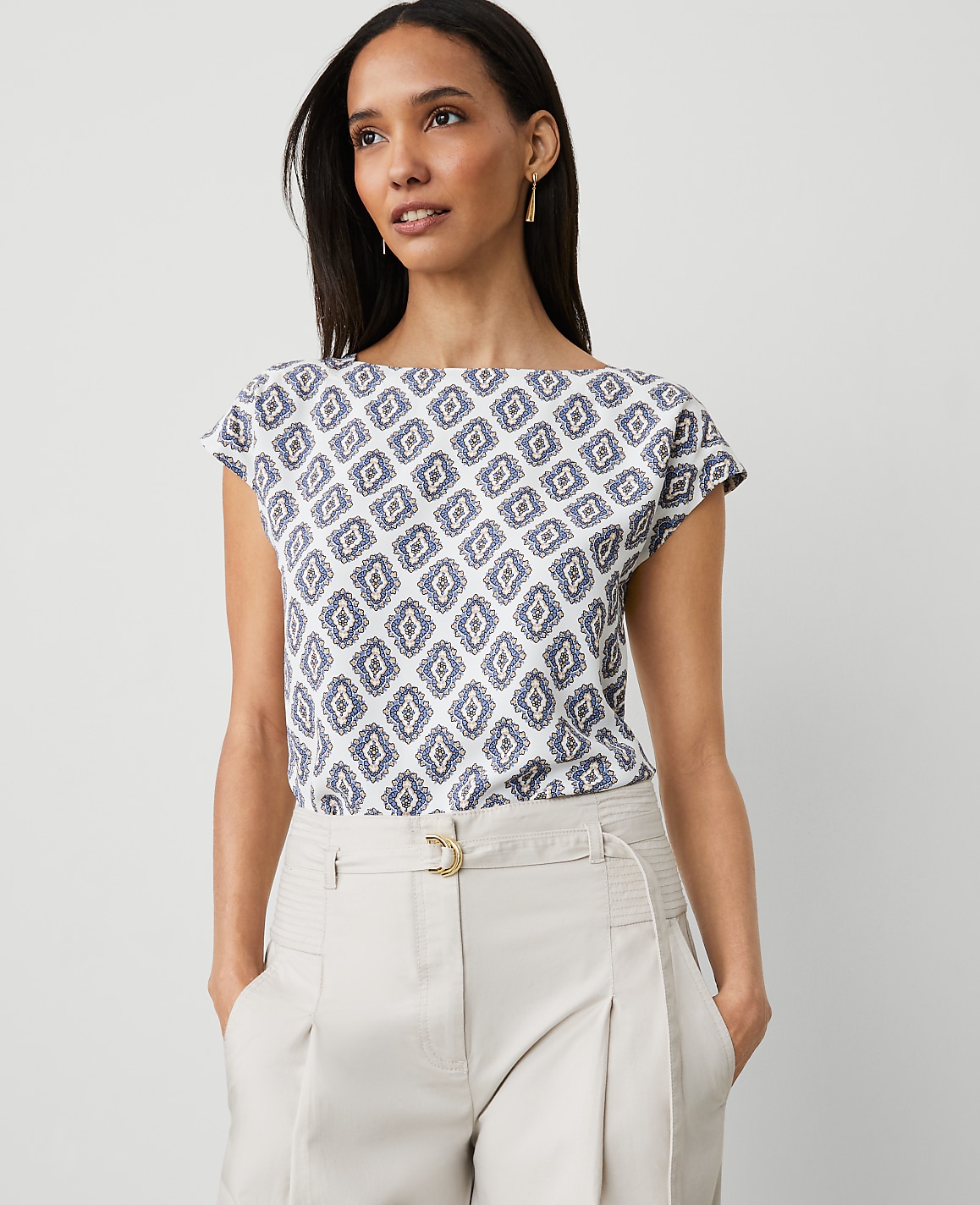 Foulard Boatneck Shirttail Blouse