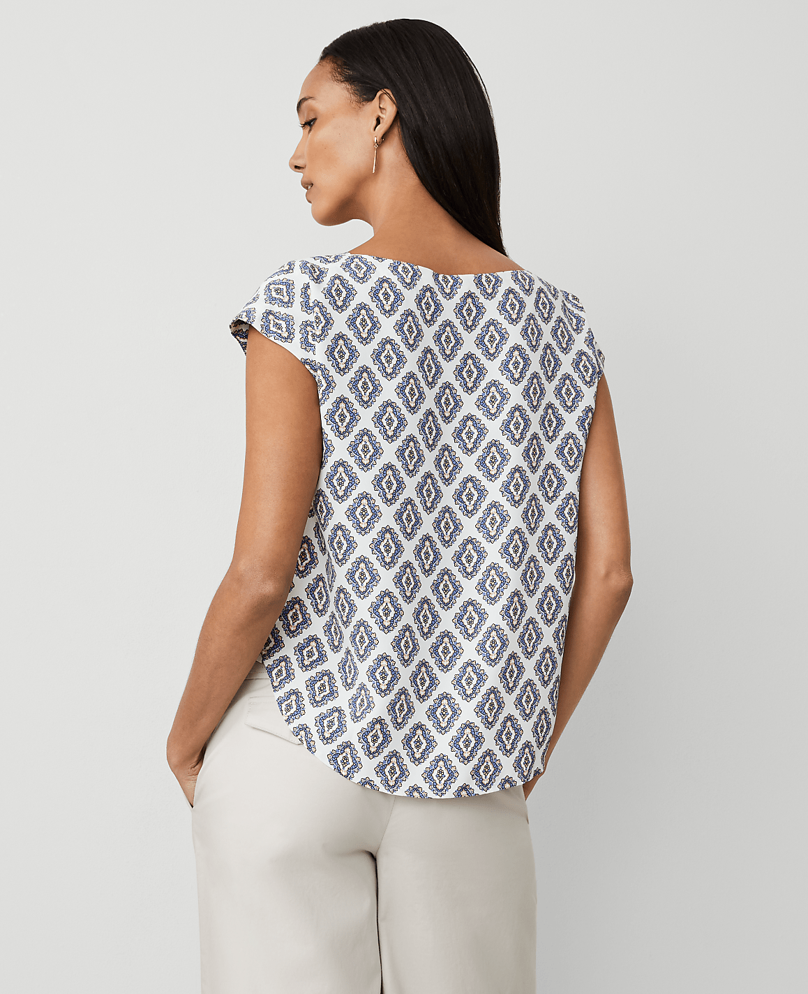 Foulard Boatneck Shirttail Blouse
