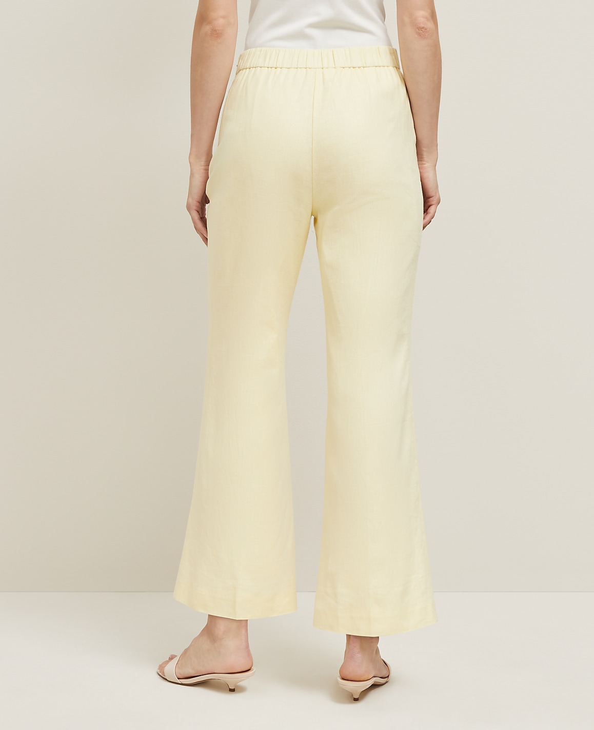 The Flare Ankle Pant in Linen Blend &mdash; Curvy Fit