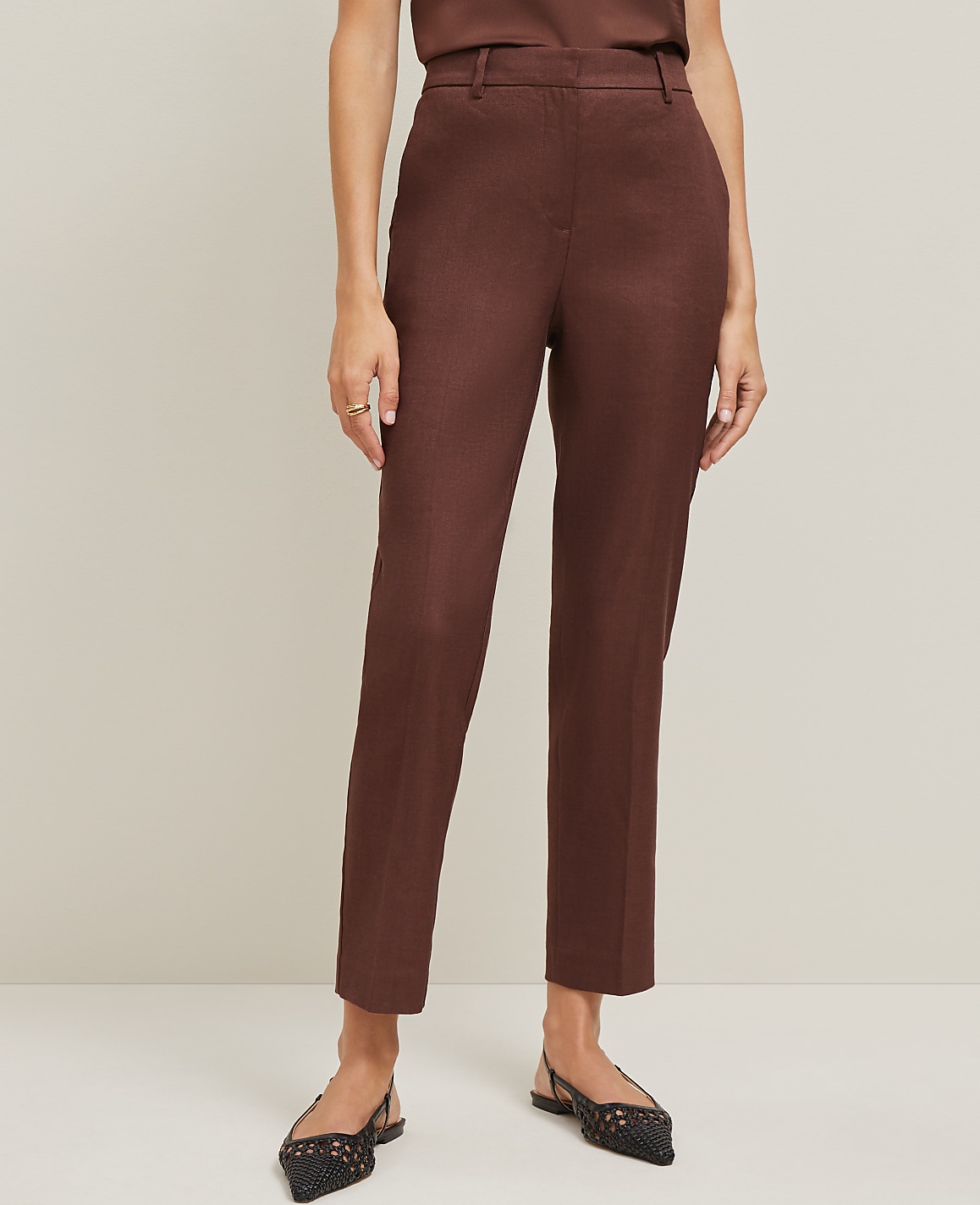 The Ankle Pant in Linen Blend &mdash; Curvy Fit