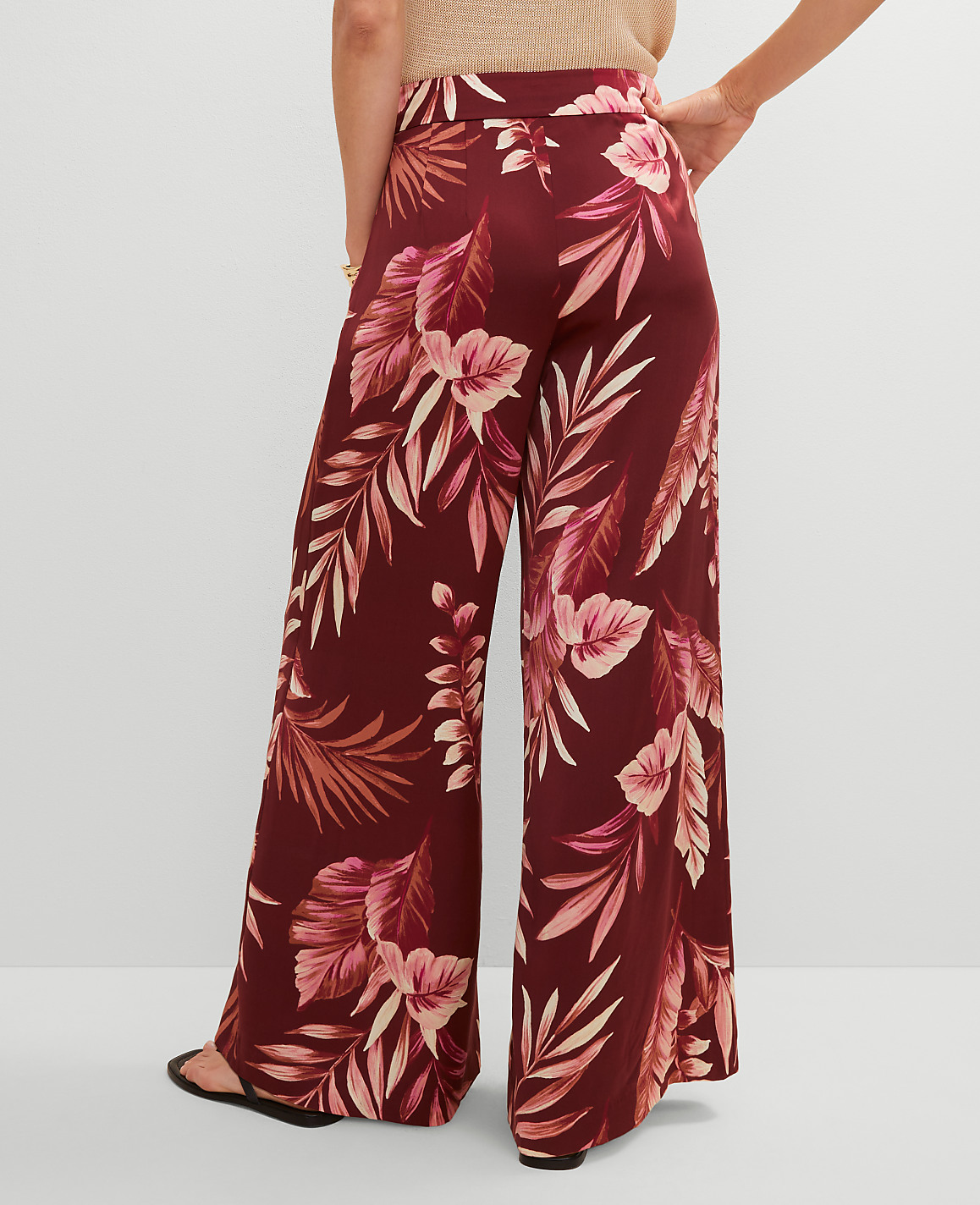 Studio Collection Dramatic Wide-Leg Silk Pant in Tropical Print