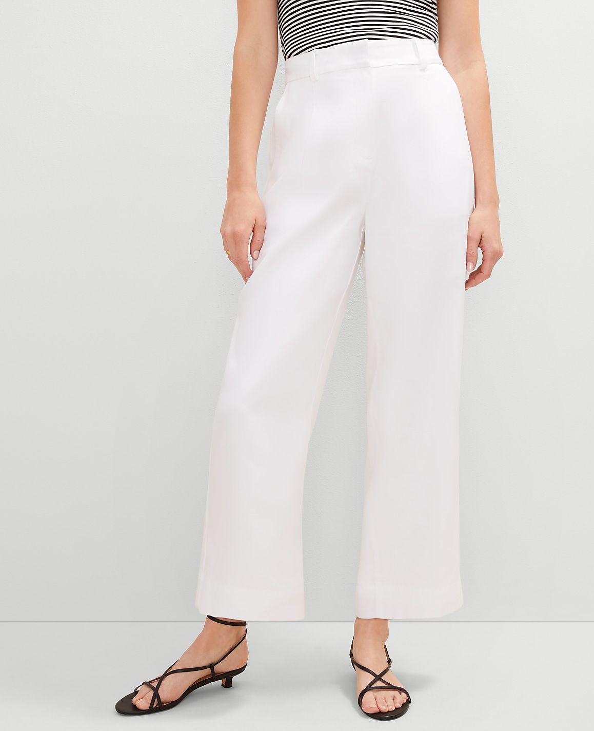 The Petite Relaxed Ankle Pant in Linen Blend