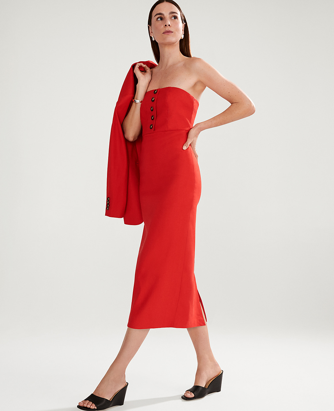 The Petite Buttoned Strapless Dress in Linen Blend