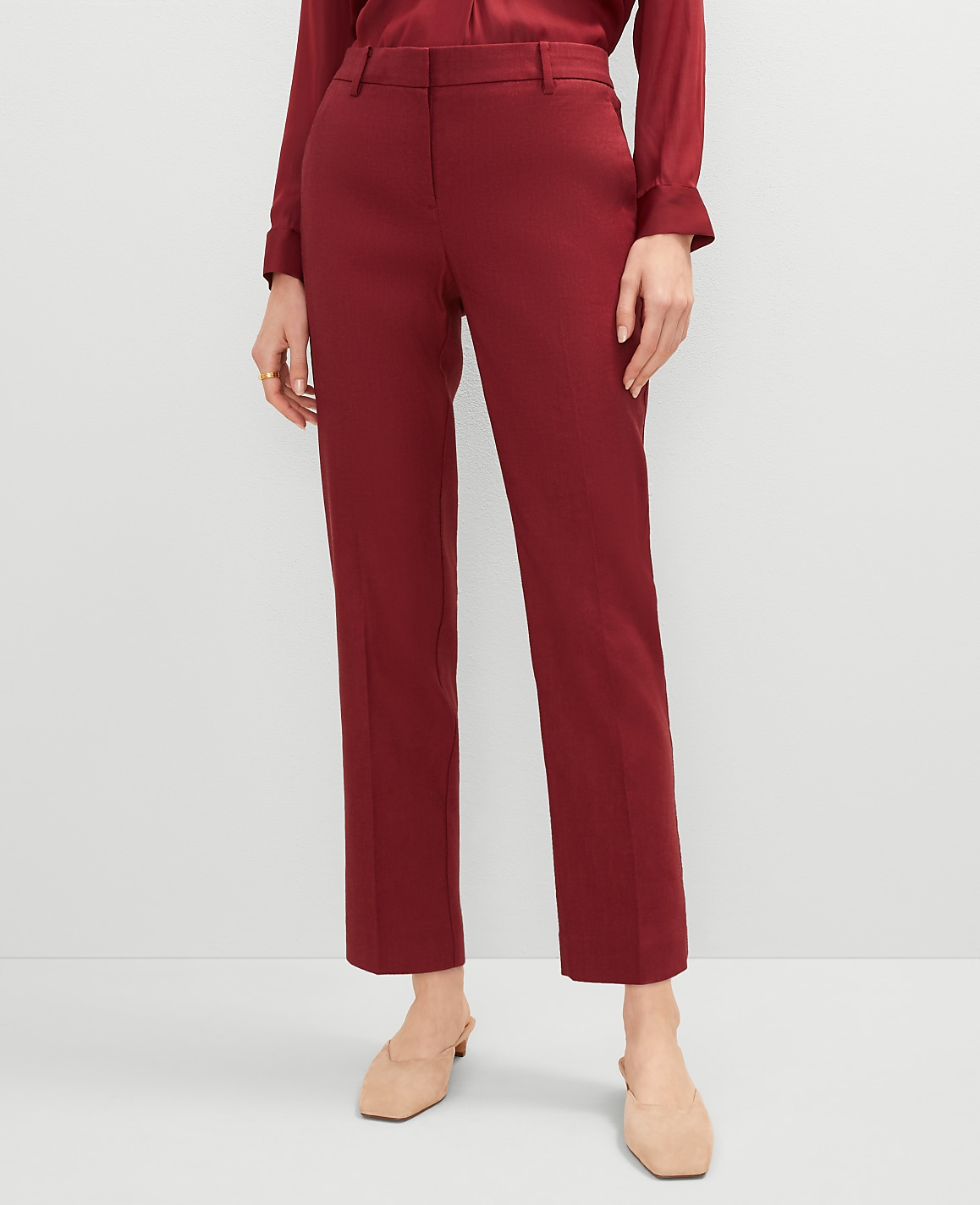 The Petite Eva Ankle Pant in Linen Blend &mdash; Curvy Fit