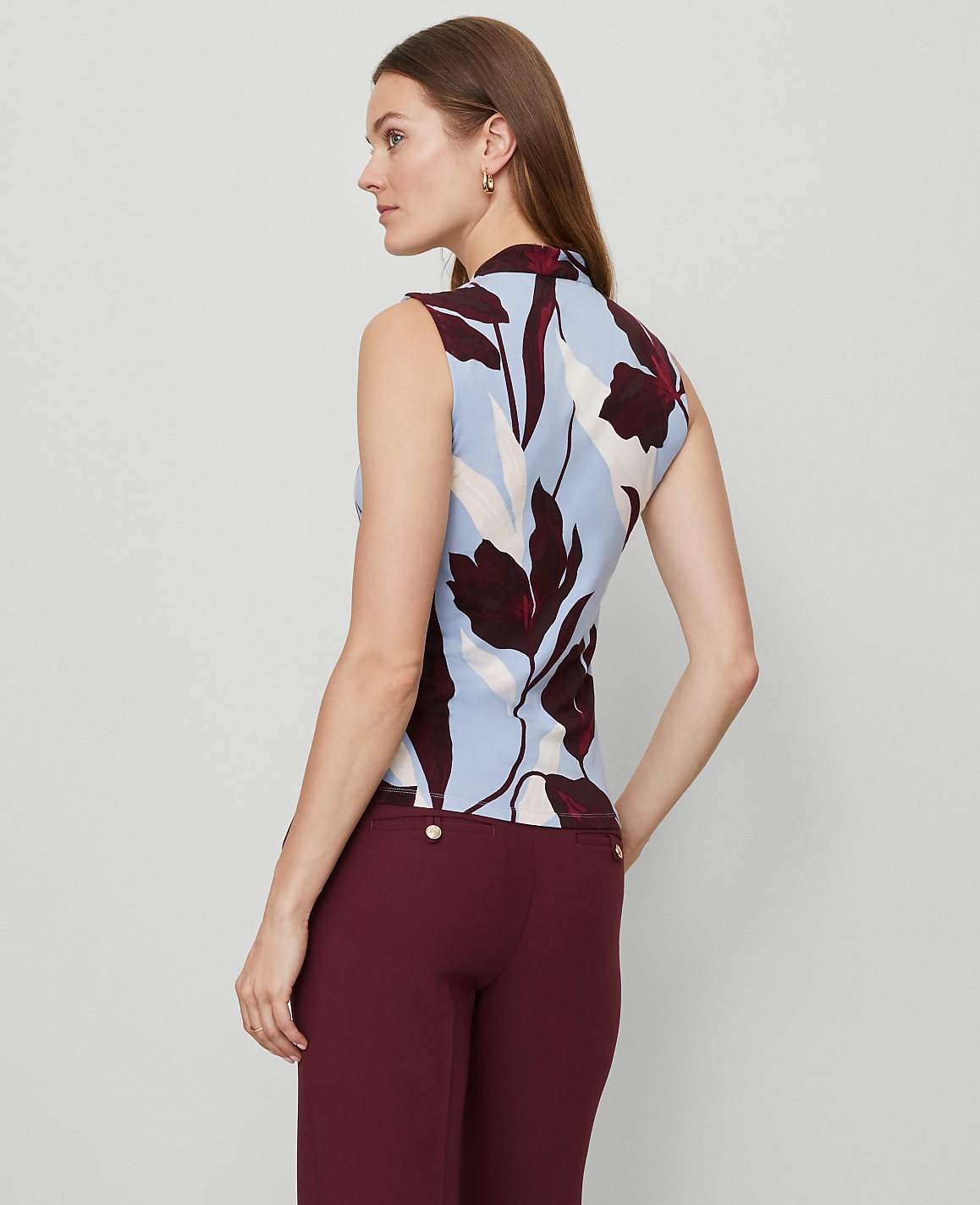 Petite Floral Sleeveless V-Neck Top