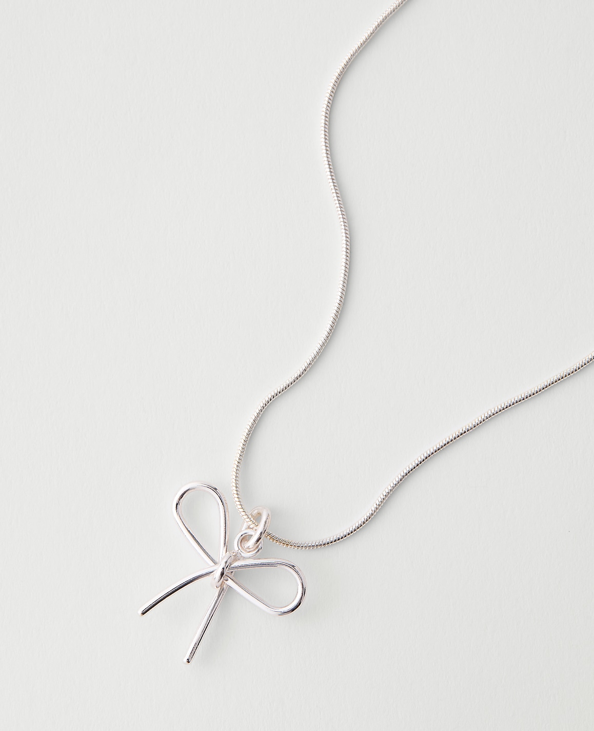 Metal Bow Pendant Necklace