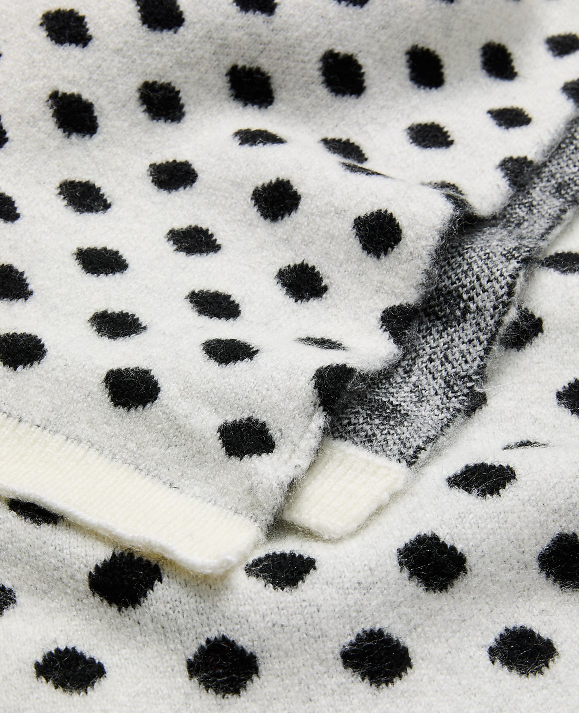 Dotted Blanket Scarf
