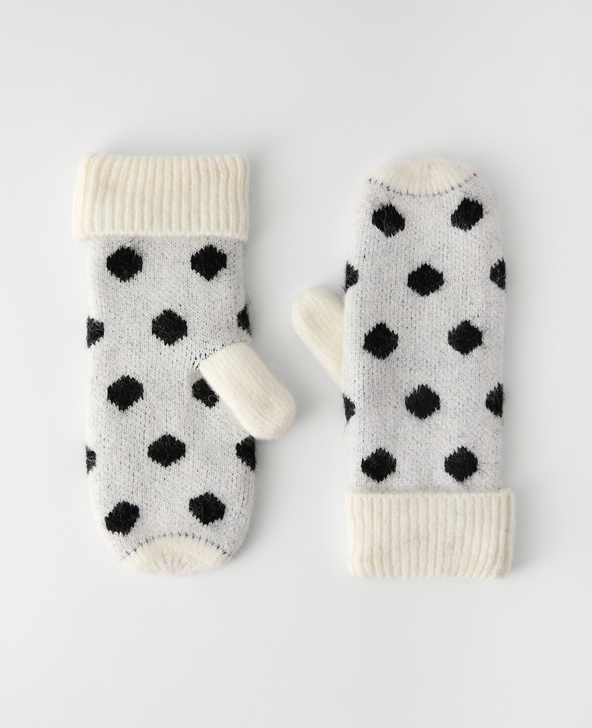 Dotted Mittens
