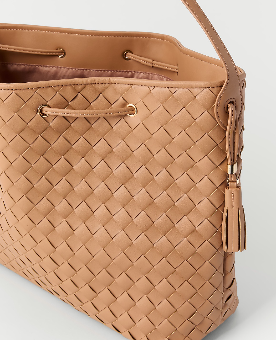 Cinched Tassel Woven Tote