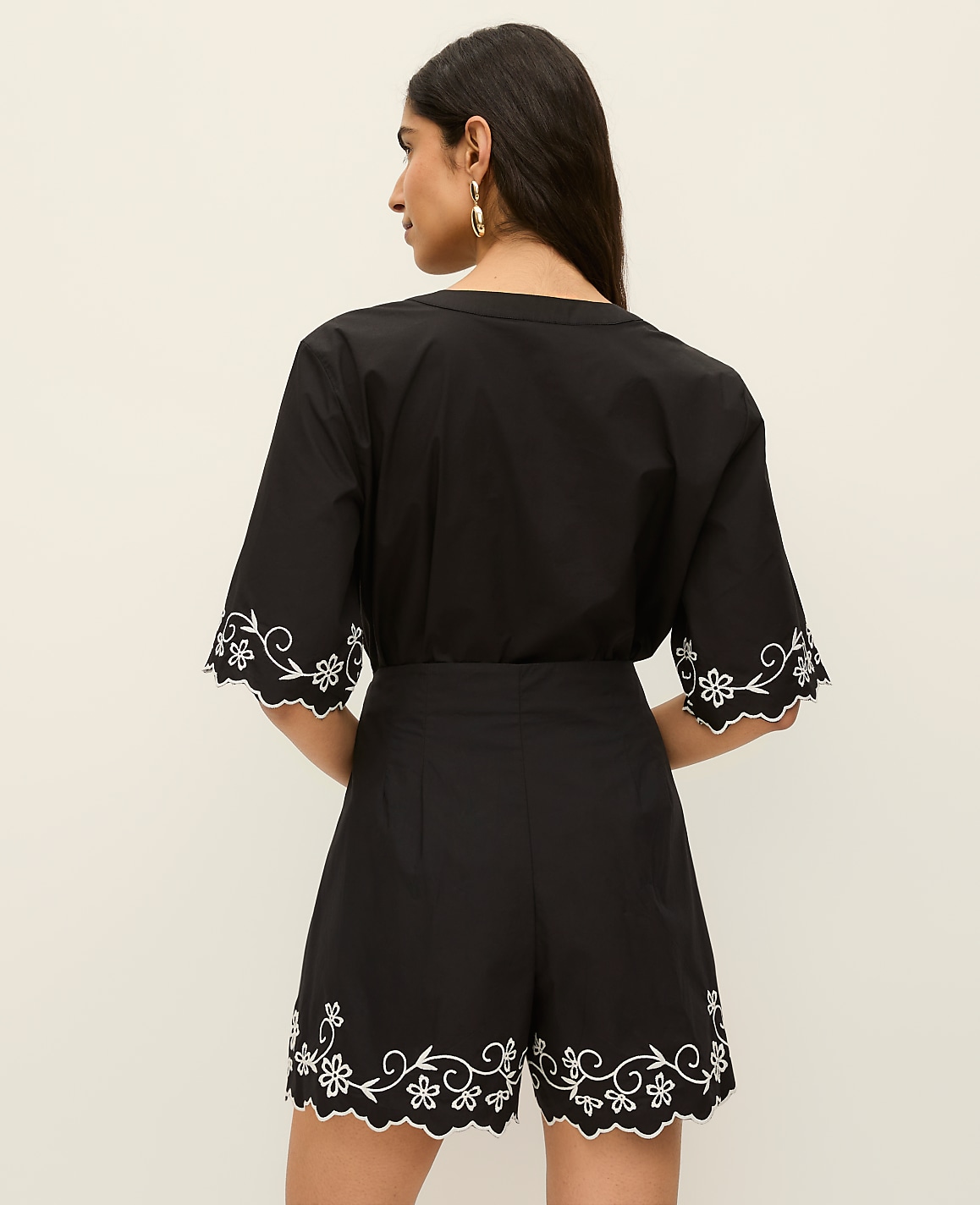 The Side Zip Scalloped Short