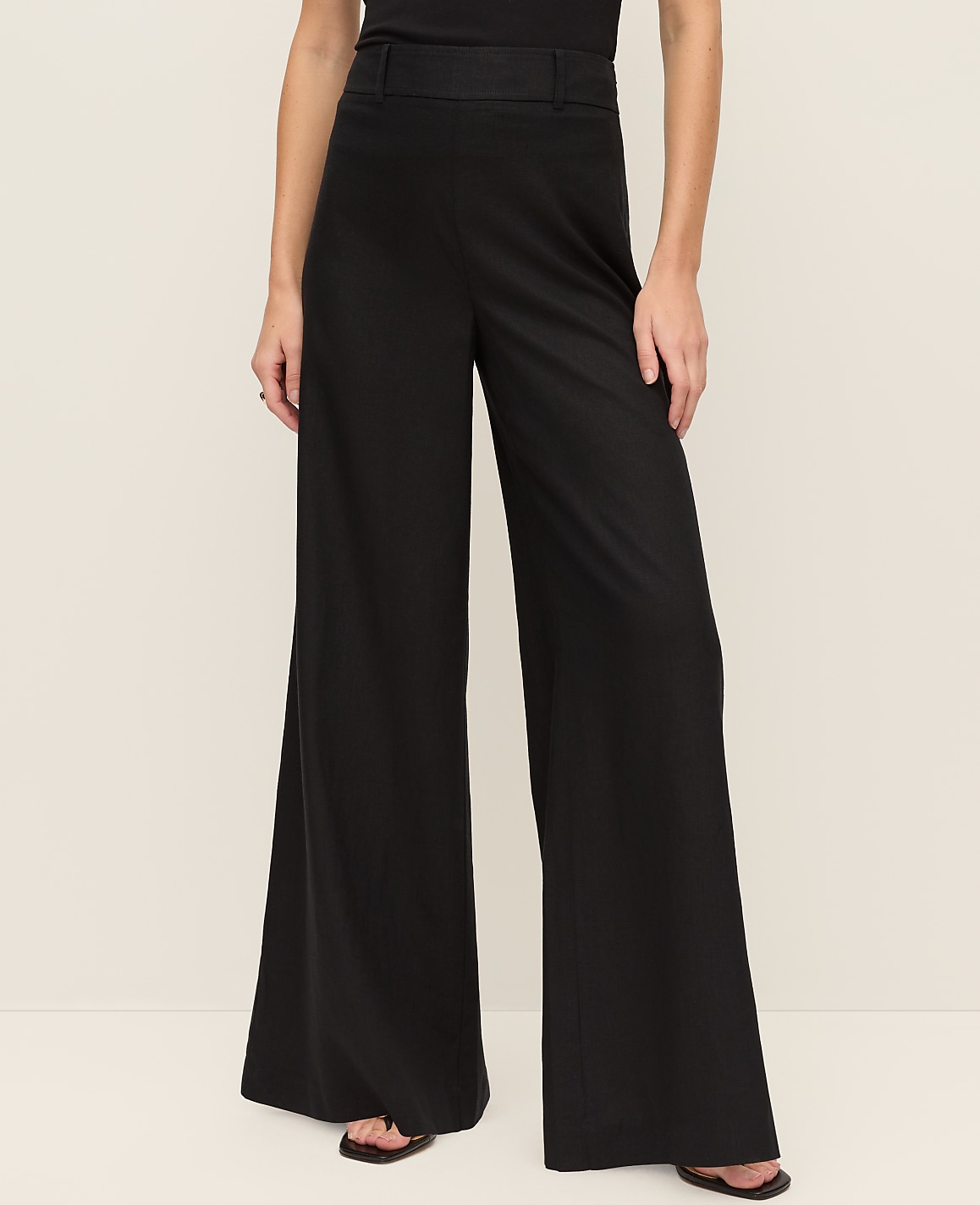 The Petite Statement Palazzo Pant in Linen Blend