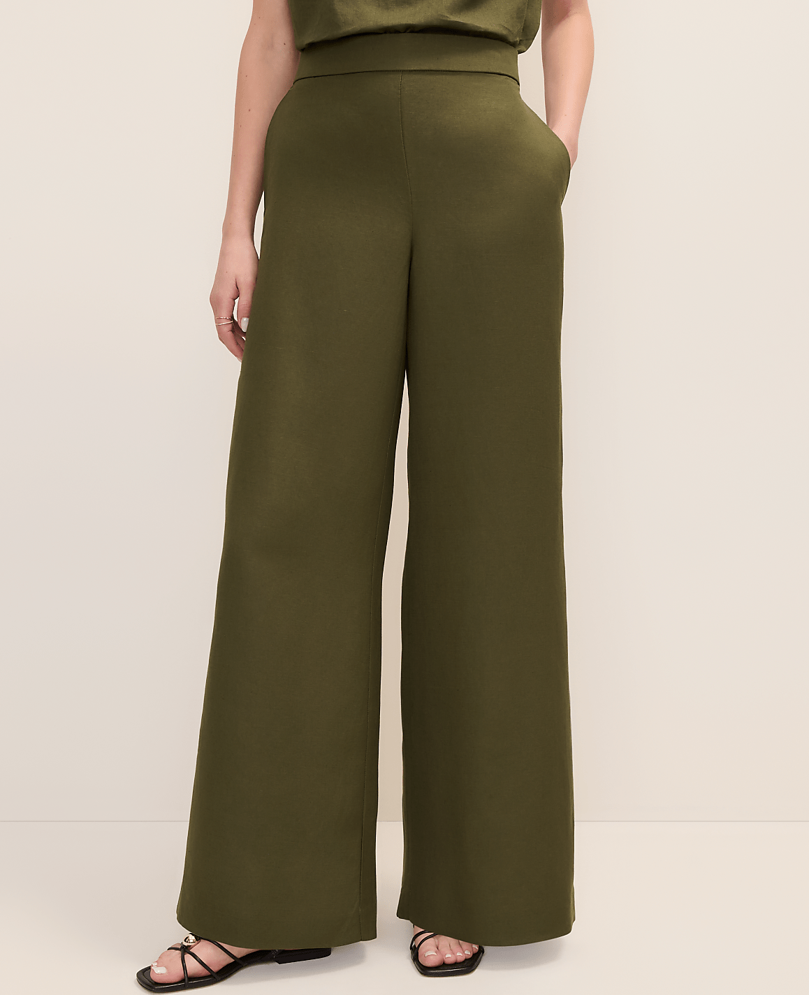 The Petite Easy Wide-Leg Pant in Linen Blend