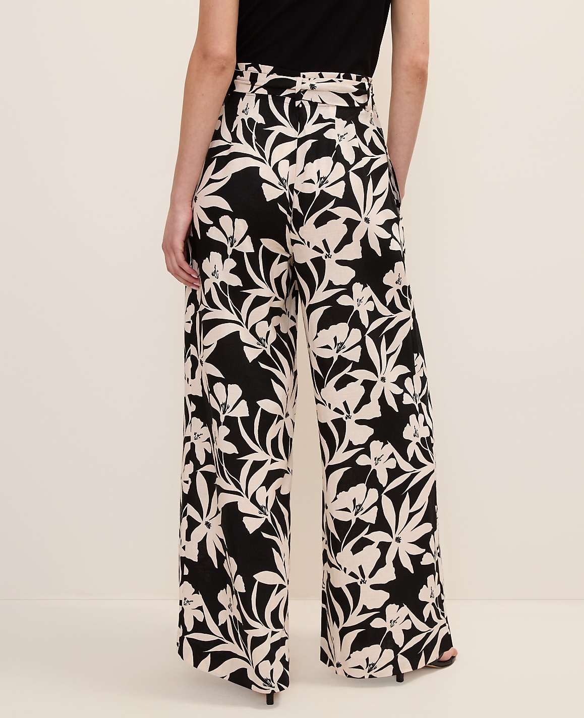 The Petite Wide-Leg Paperbag Pant in Floral Linen Blend