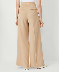 The Pleated Wide-Leg Pant carousel Product Image 4