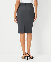 The Seamed Pencil Skirt in Seasonless Stretch &mdash;&nbsp;Curvy Fit carousel Product Image 2