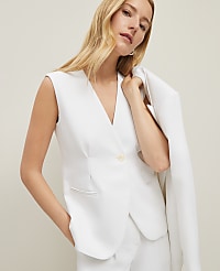 The V-Neck Vest in Textured Crepe carousel Product Image 1