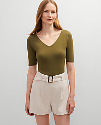 Essential V-Neck Top carousel Product Image 1