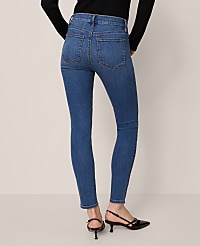 The Skinny Jean in Classic Wash carousel Product Image 3
