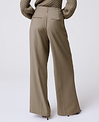 The Petite Pleated Wide-Leg Pant carousel Product Image 3