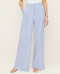 The Pleated Wide-Leg Pant in Textured Crepe carousel Product Image 2