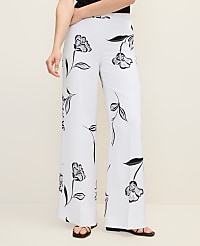 The Wide-Leg Pant in Floral Print carousel Product Image 2