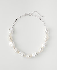 Pearlized Statement Necklace carousel Product Image 1