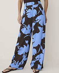 The Petite Floral Pleated Wide-Leg Pant carousel Product Image 2