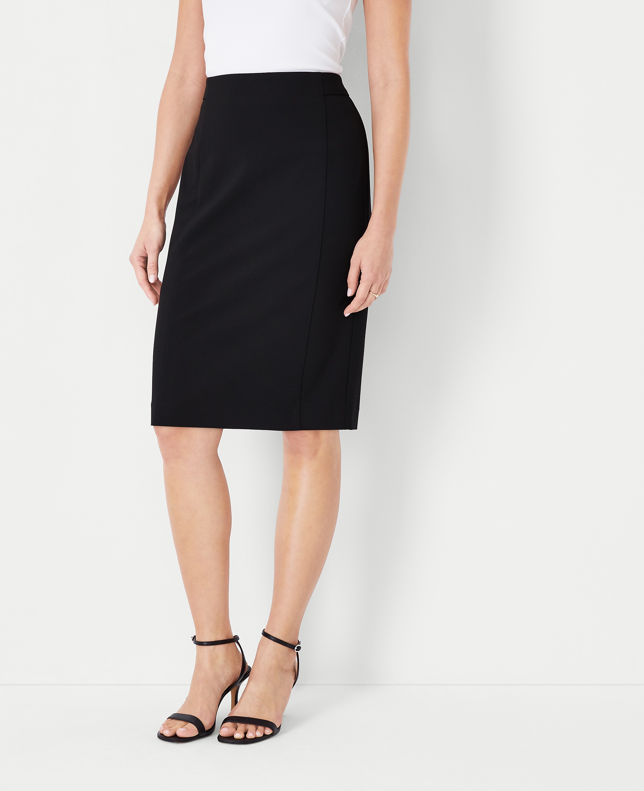 The Tall Seamed Pencil Skirt in Seasonless Stretch