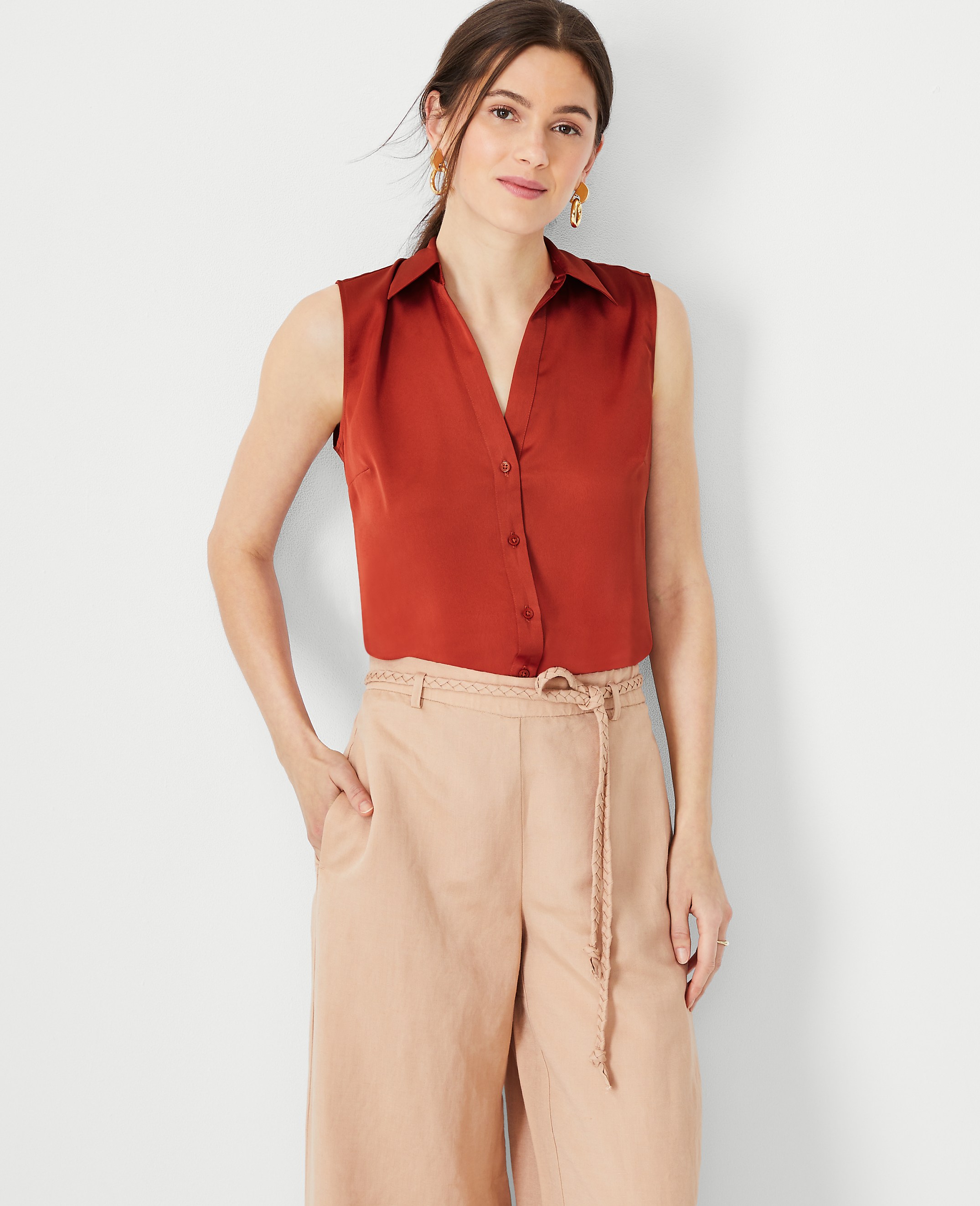 Sleeveless Essential Shirt