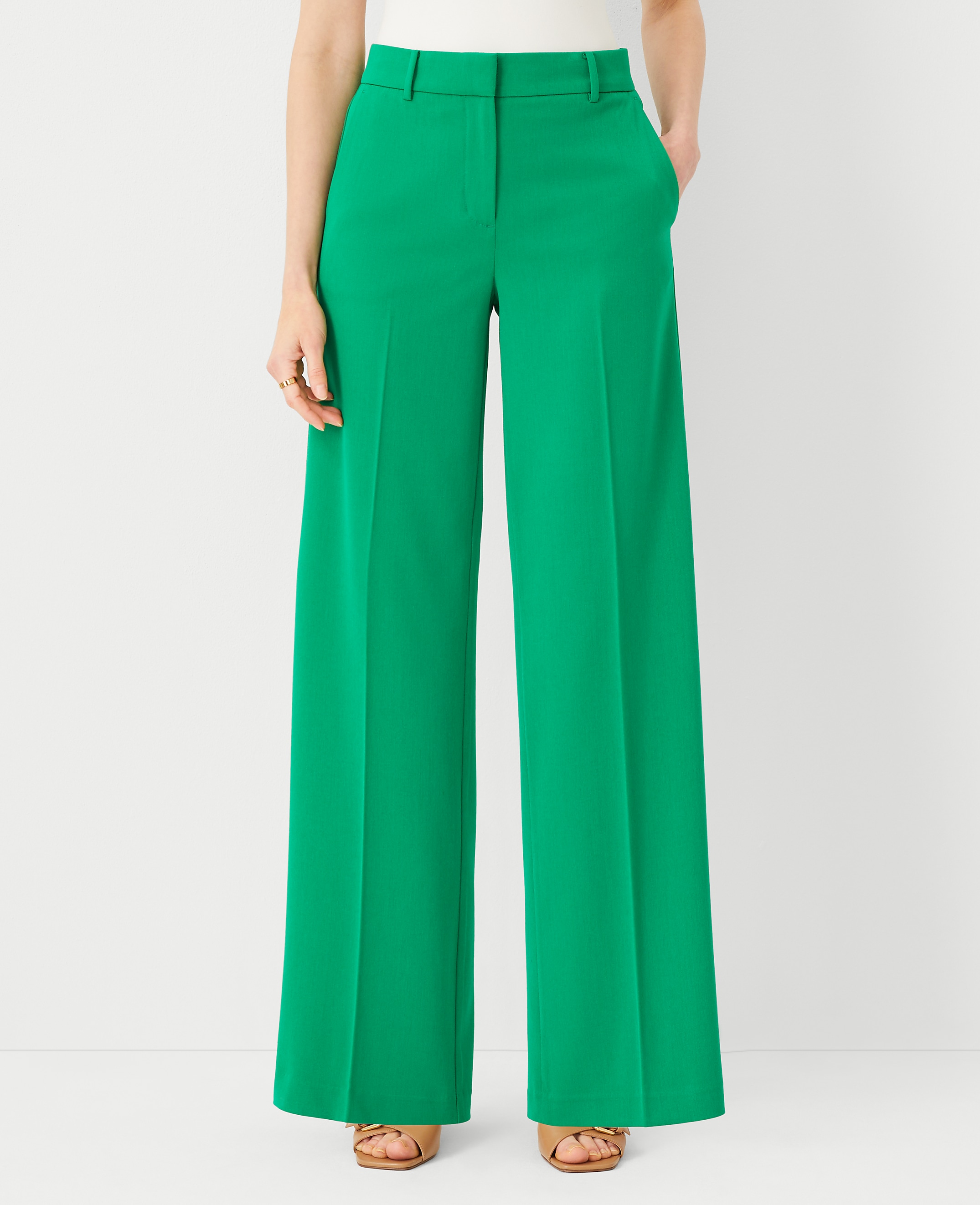 The Petite Wide-Leg Pant