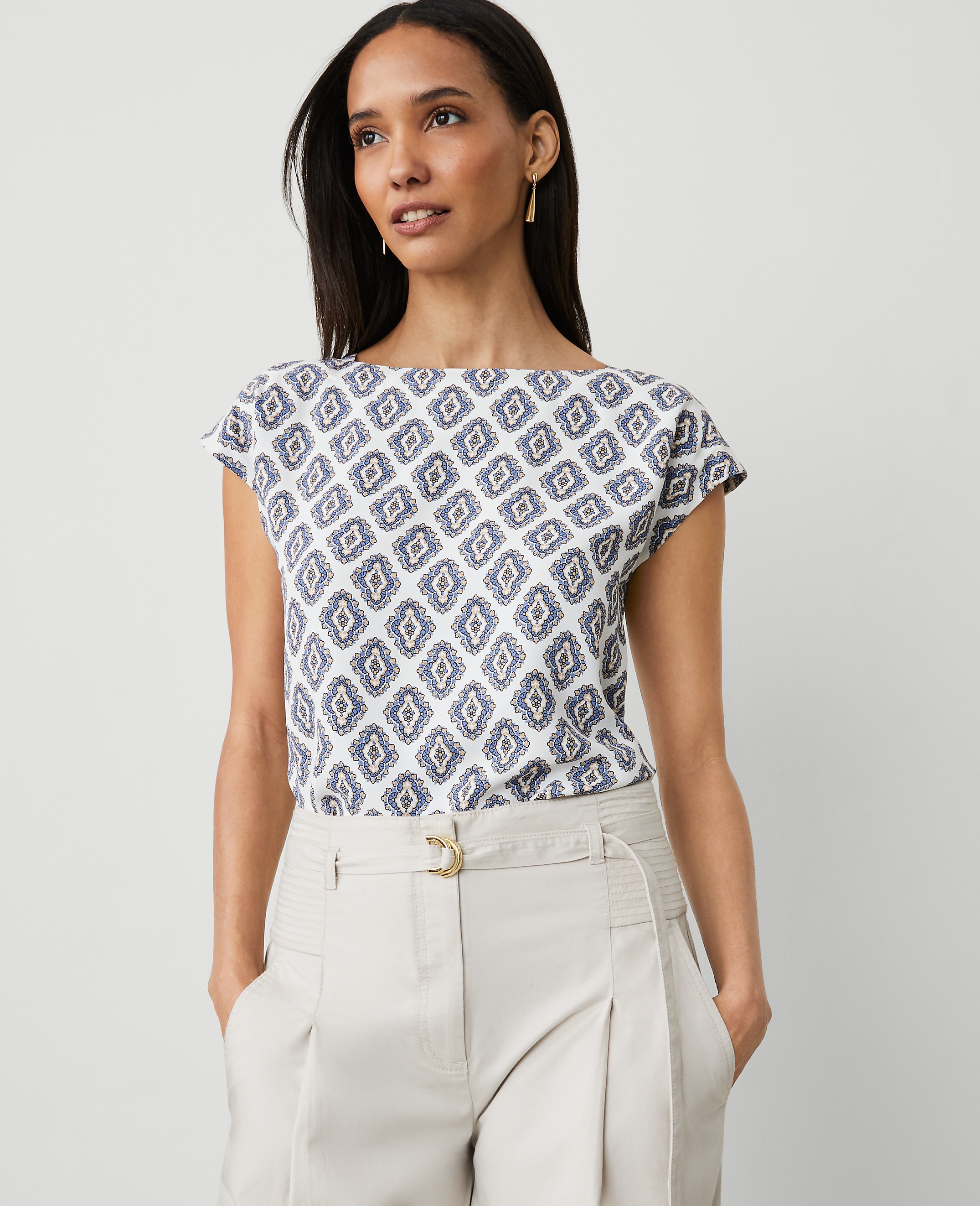 Foulard Boatneck Shirttail Blouse