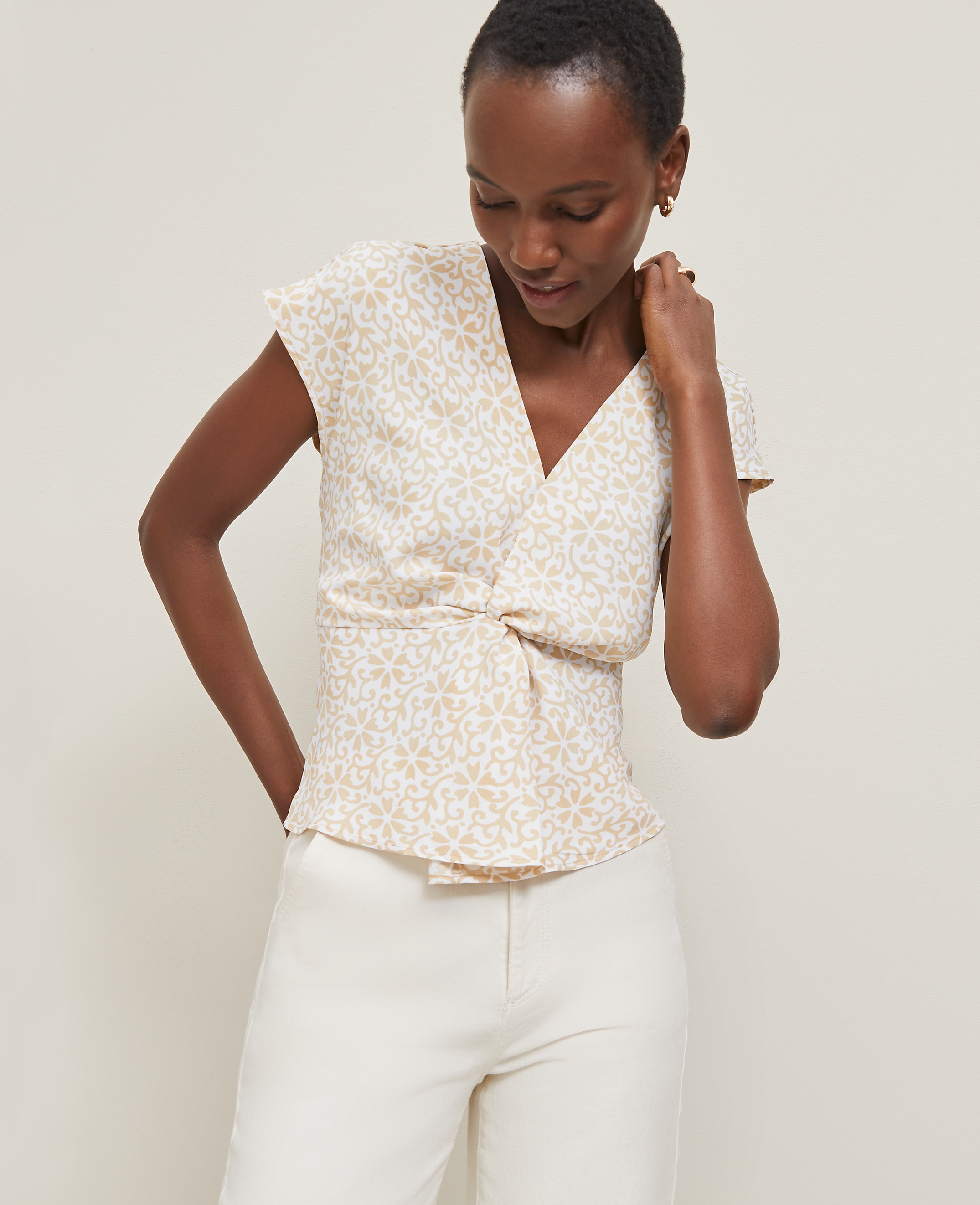 Petite Floral Knotted V-Neck Top