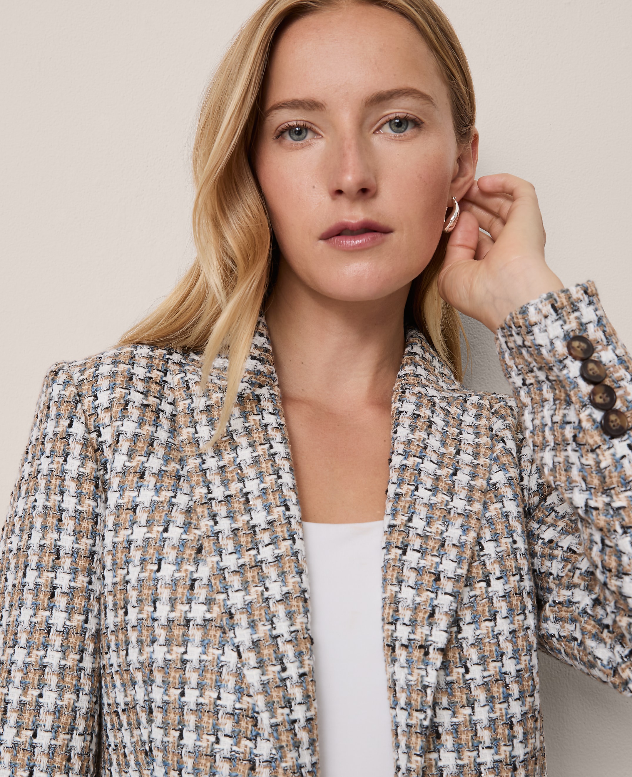 The One Button Fitted Blazer in Tweed