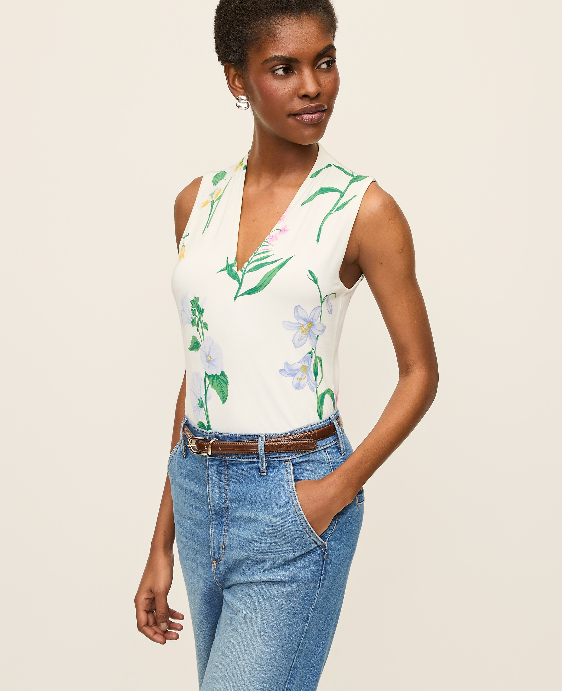 Petite Floral Sleeveless V-Neck Top