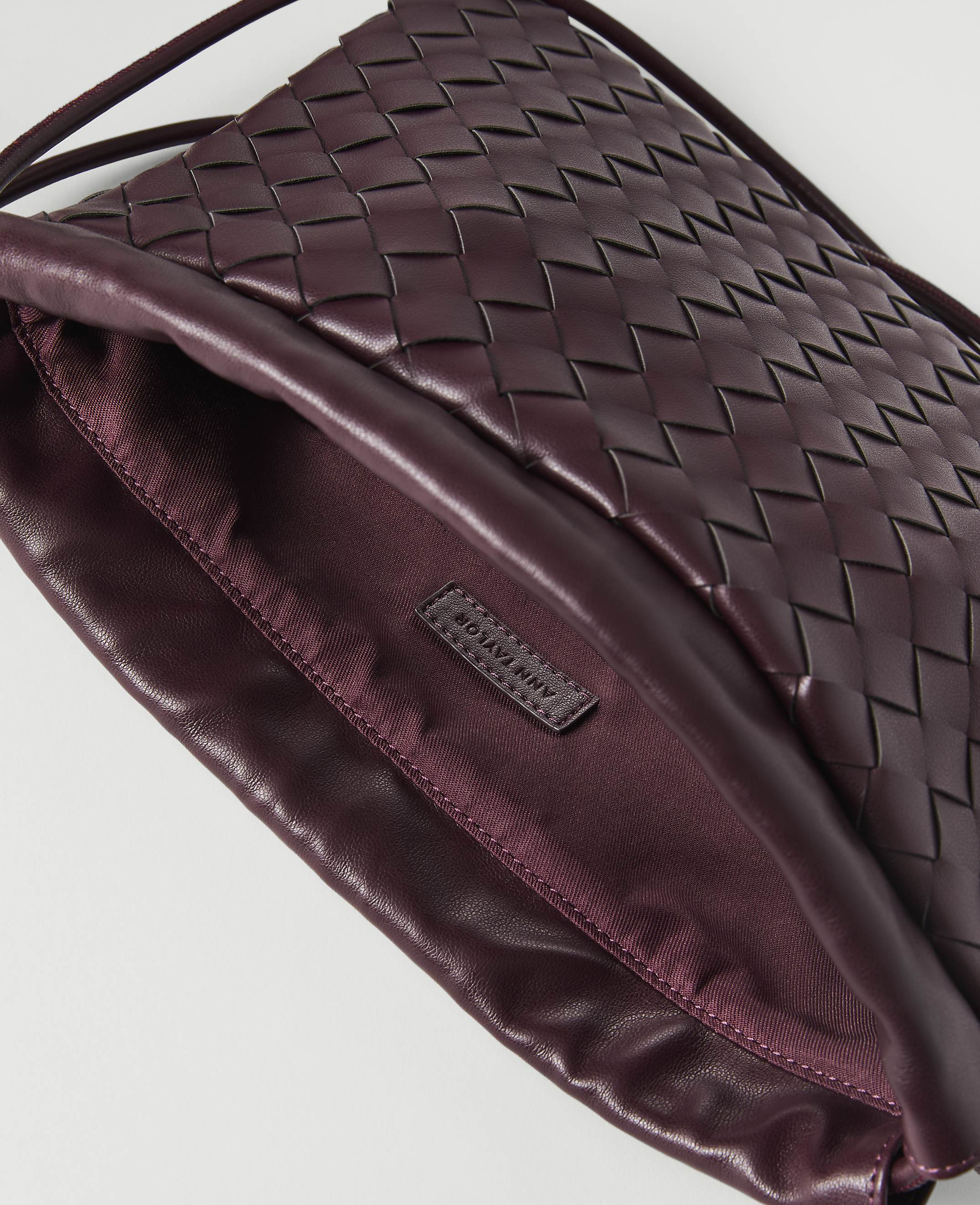 Cinched Woven Shoulder Bag - thumbnail 4