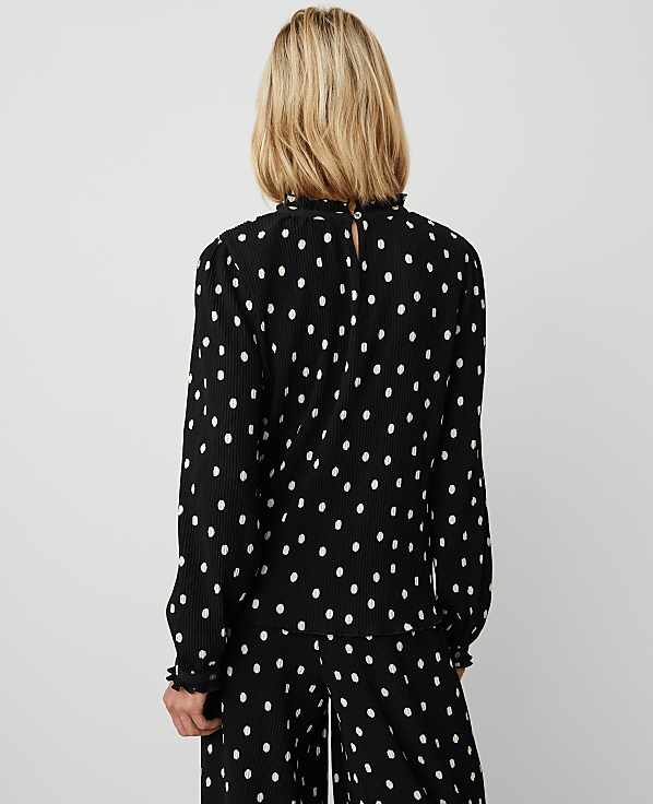 Dotted Ruffle Popover