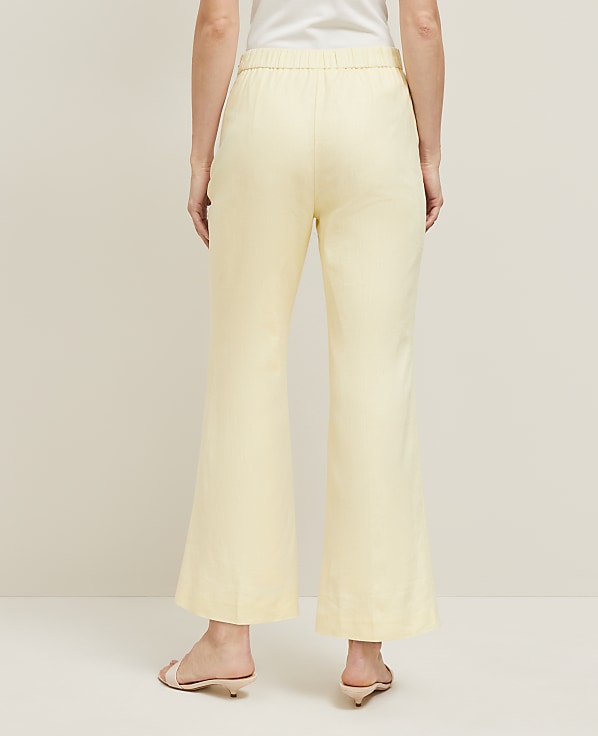The Flare Ankle Pant in Linen Blend &mdash; Curvy Fit