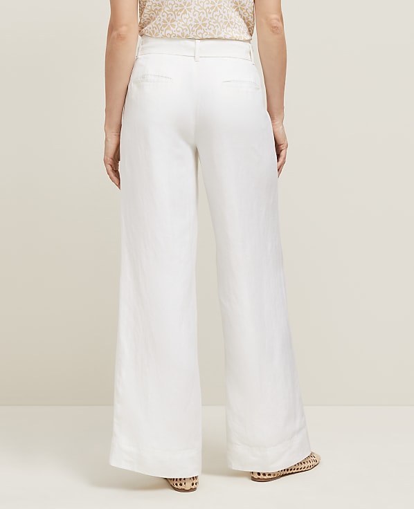 The Belted Wide-Leg Pant in Linen Blend &mdash; Curvy Fit