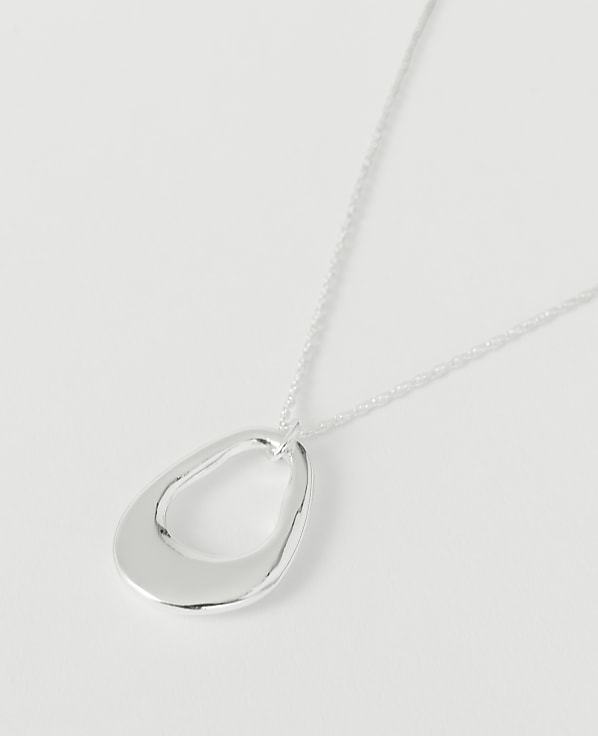 Open Oval Pendant Necklace