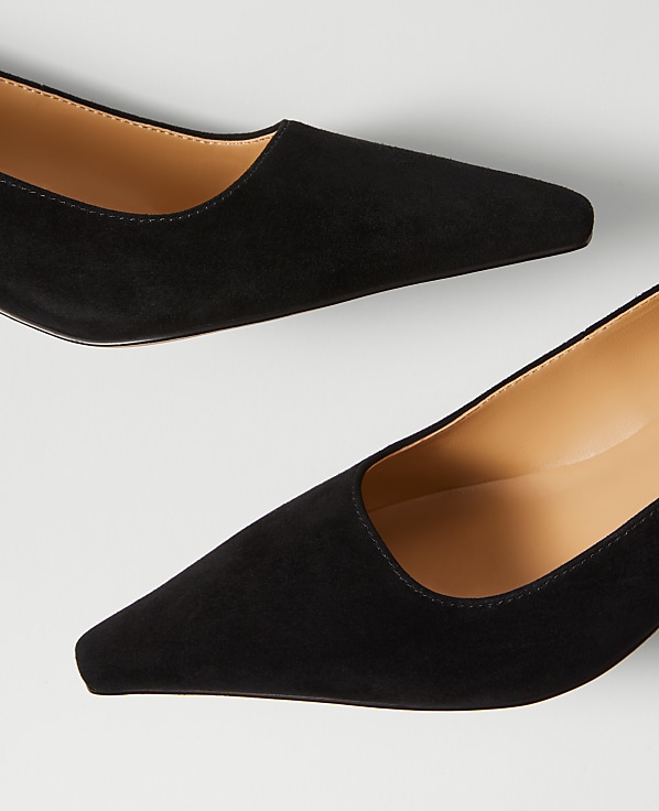 Suede Nip Toe Kitten Heel Pump
