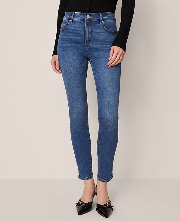 The Petite Skinny Jean in Classic Wash