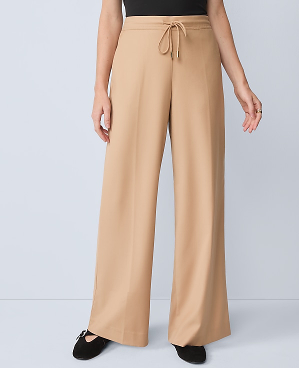 Wide-Leg Jogger Pant