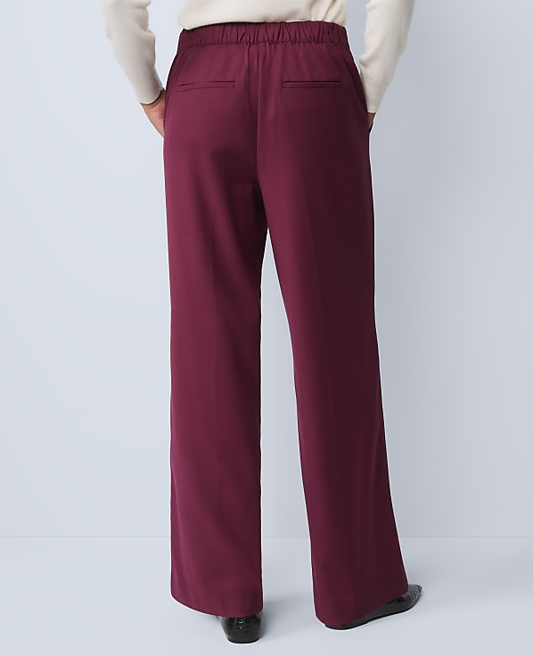 Wide-Leg Jogger Pant