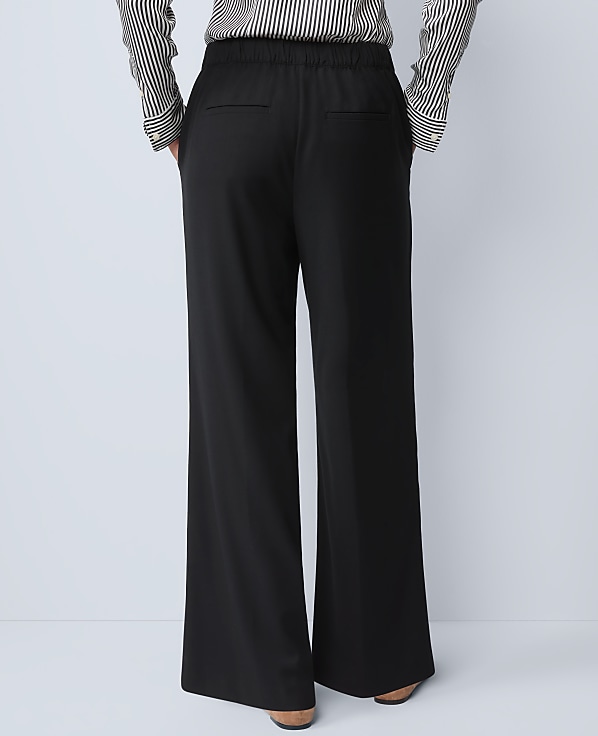 Wide-Leg Jogger Pant